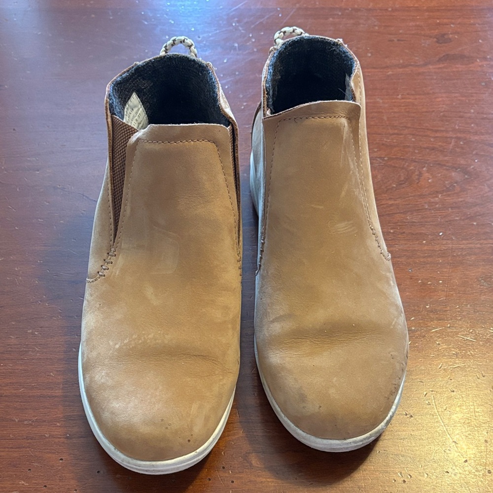 Women’s tan olukai booties